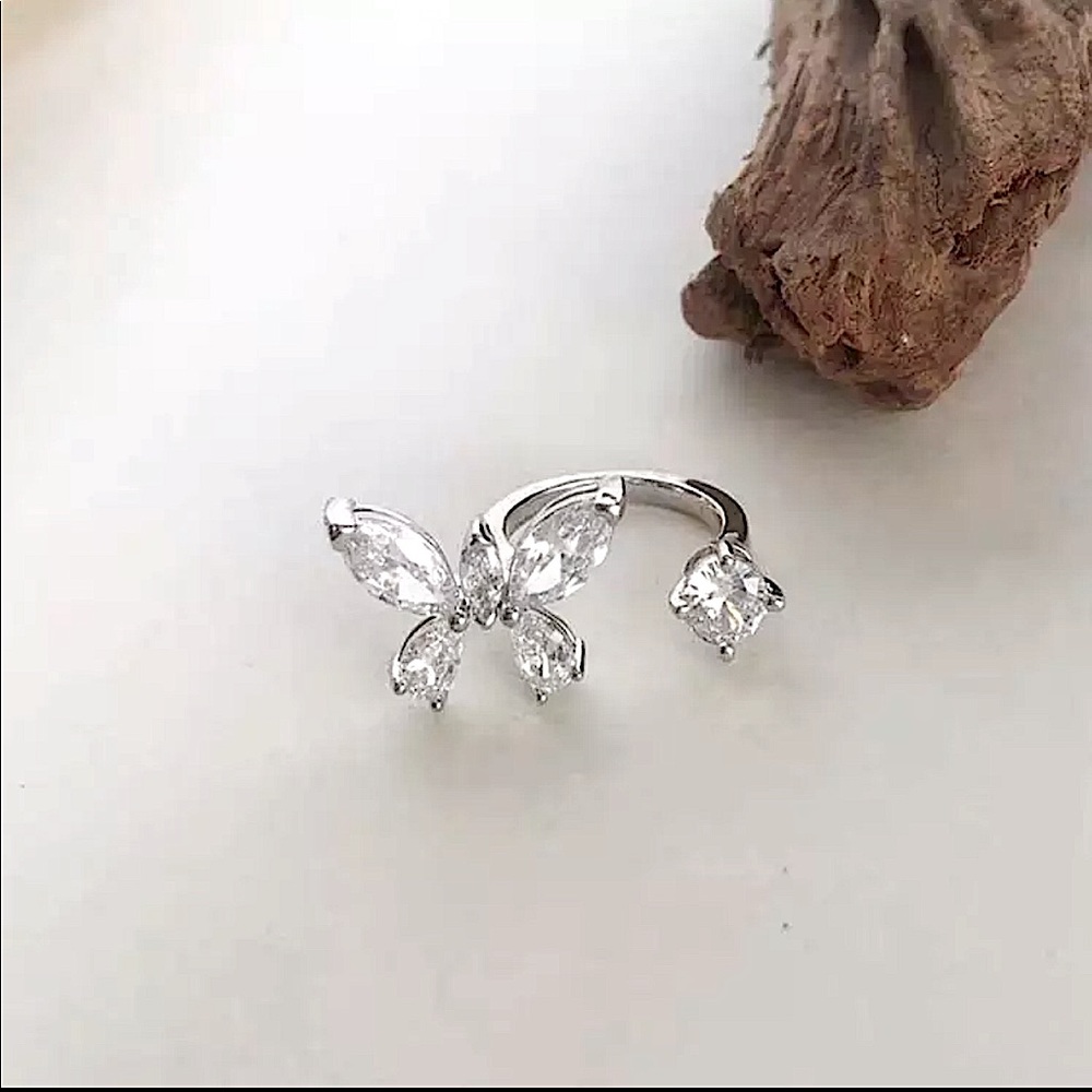 πHPπ Last OneβΌοΈCrystal Butterfly Open Cuff Ring π - Picture 1 of 1